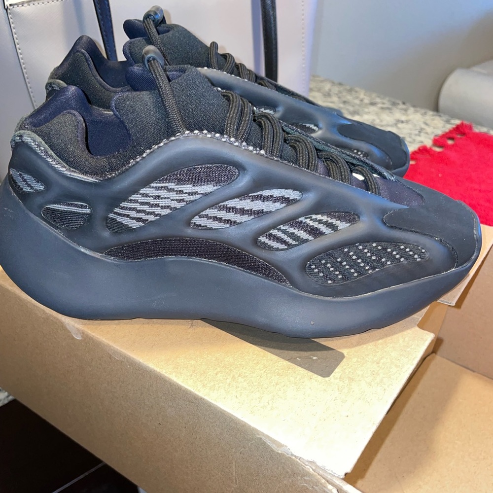 Yeezy 700 V3